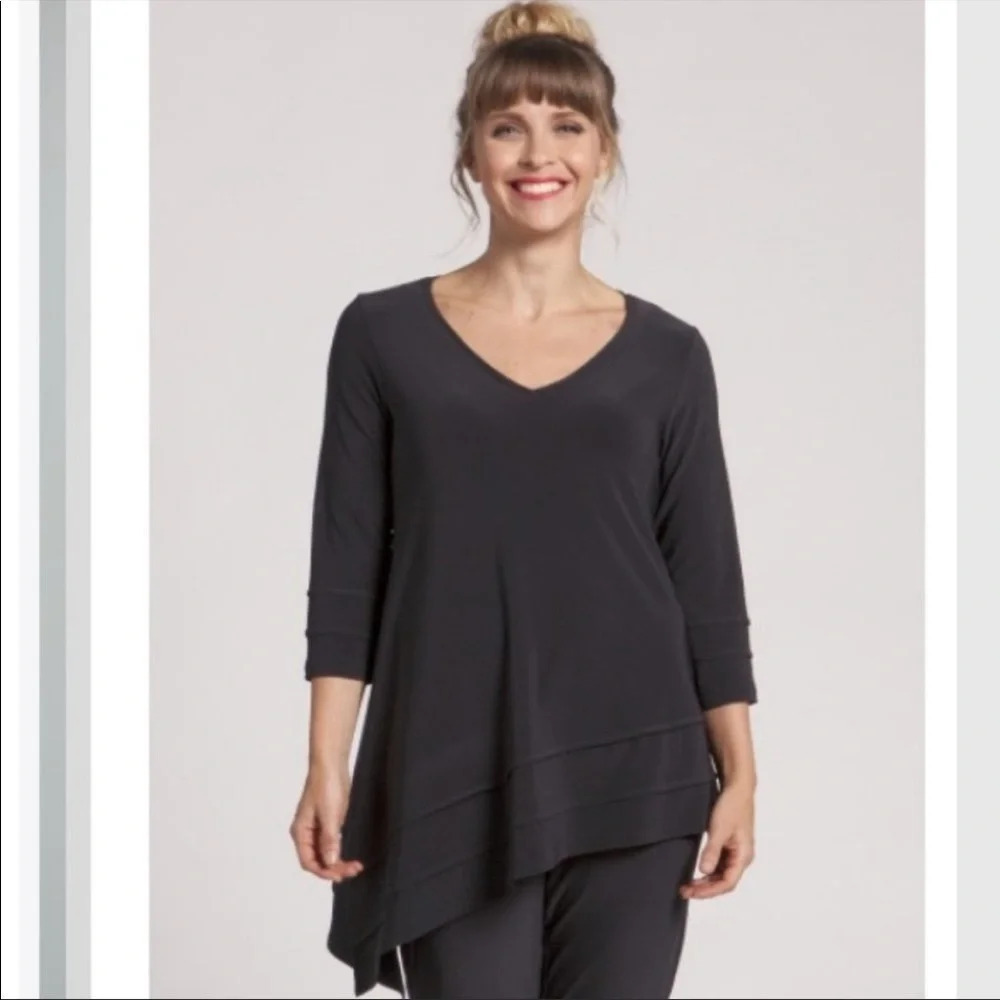 Sympli Asa Metric Asymmetrical Black V-neck Tunic